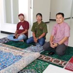 Proses survei lokasi oleh tim Syifa Karpet di Mushola Al Ihklas Bangkalan