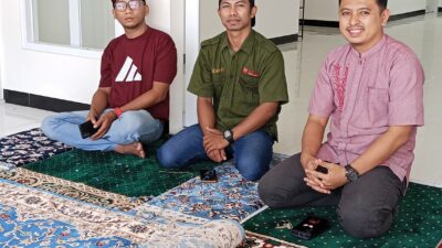 Layanan Survei Karpet Masjid di Mushola Al Ihklas Bangkalan 1 Proses survei lokasi oleh tim Syifa Karpet di Mushola Al Ihklas Bangkalan