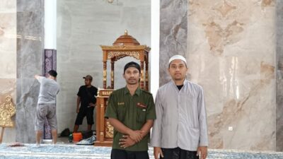 Pemasangan Karpet Masjid Riyatul Jannah ALAMER Malang 5 Pemasangan karpet motif roudhoh warna biru di Masjid Riyatul Jannah ALAMER Malang